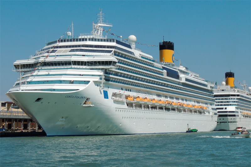 Special bolting for marine engines